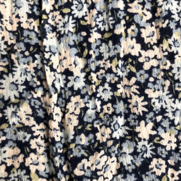 CHAPS | Blue & Cream Floral Top - Picture 2 of 6